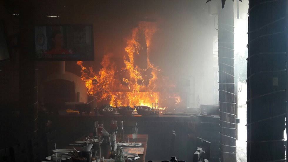 Pánico en Saltillo: Se incendia restaurante en el día de las madres