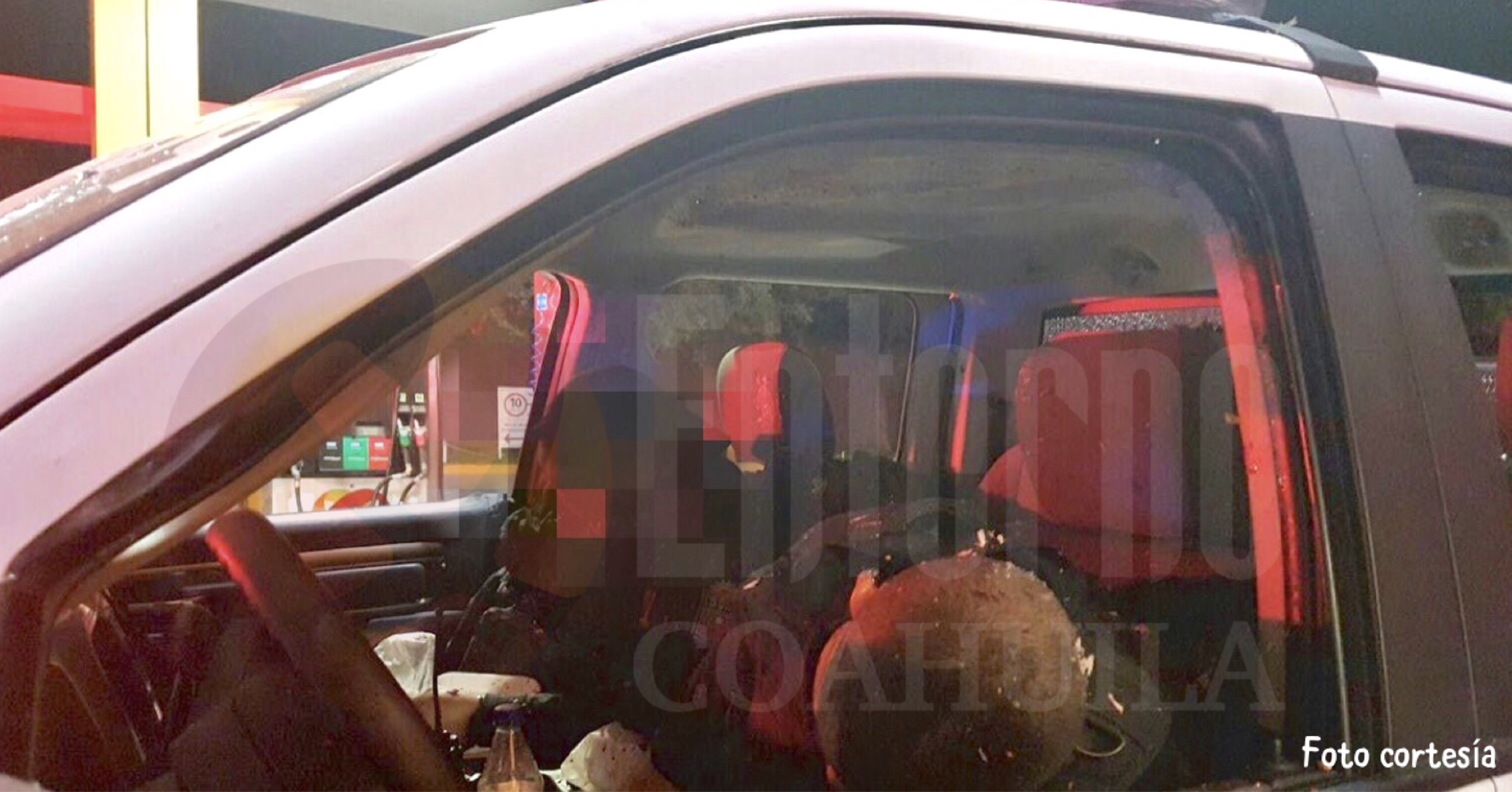 Ejecutan a mando policiaco <br>y a su escolta en Nuevo León