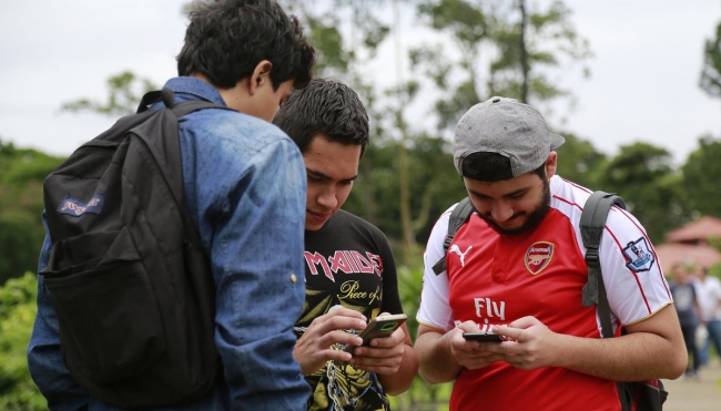 Jóvenes desarrollarían miopía por uso excesivo de aparatos y dispositivos móviles