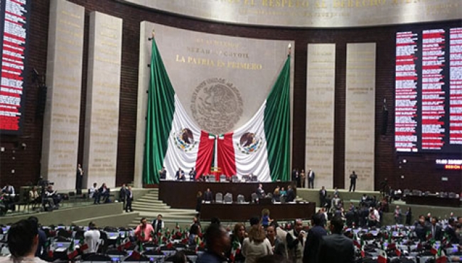 Diputados y organizaciones civiles analizan defensa de migrantes mexicanos en EUA
