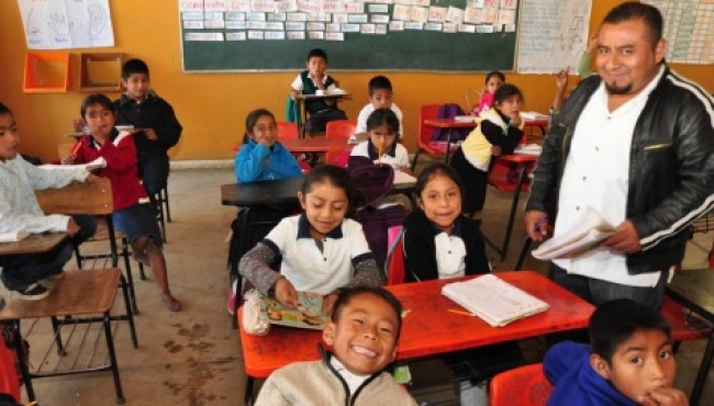 Reforma educativa reconoce y recompensa labor de maestros mexicanos