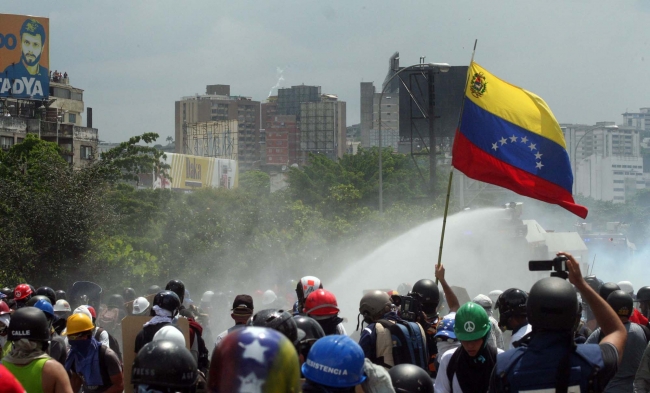 Sanciones de EUA a juez venezolano son “espaldarazo” a protestas