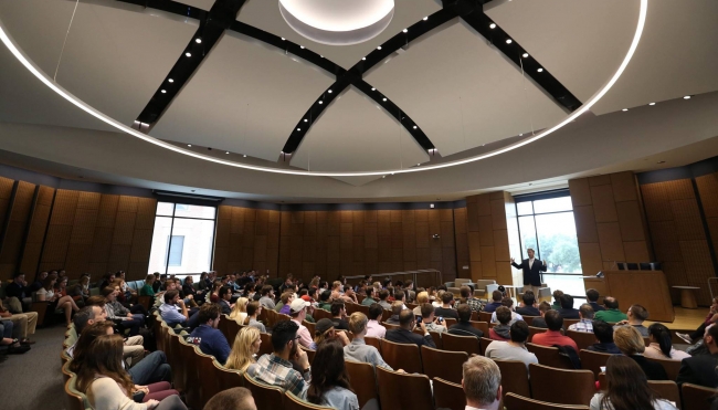 Universidad de EUA suspende a fraternidad que organizó fiesta anti mexicana