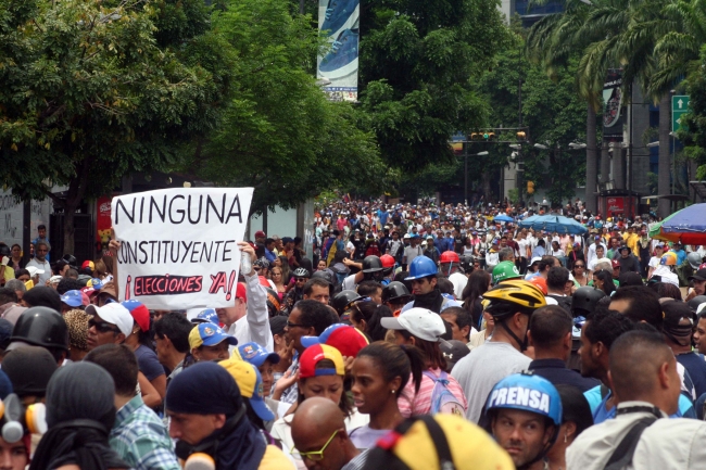 Oposición venezolana realiza nuevo “plantón” contra gobierno de Maduro