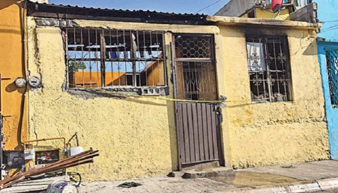 Mujer celosa prende fuego a casa de su novio
