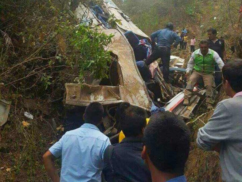Volcadura de camión deja 17 muertos y 31 heridos en Chiapas