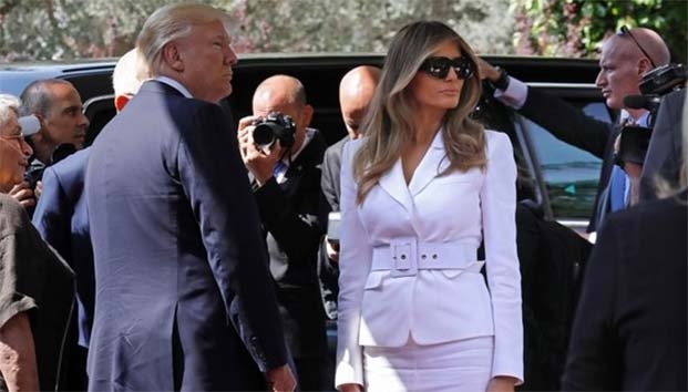 VIDEO: Ahora Melania rechaza la mano de Trump