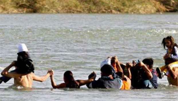 Rescatan a 34 migrantes del Río Bravo