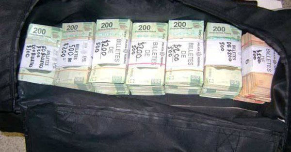 Detienen a dos hombres con más de un mdp