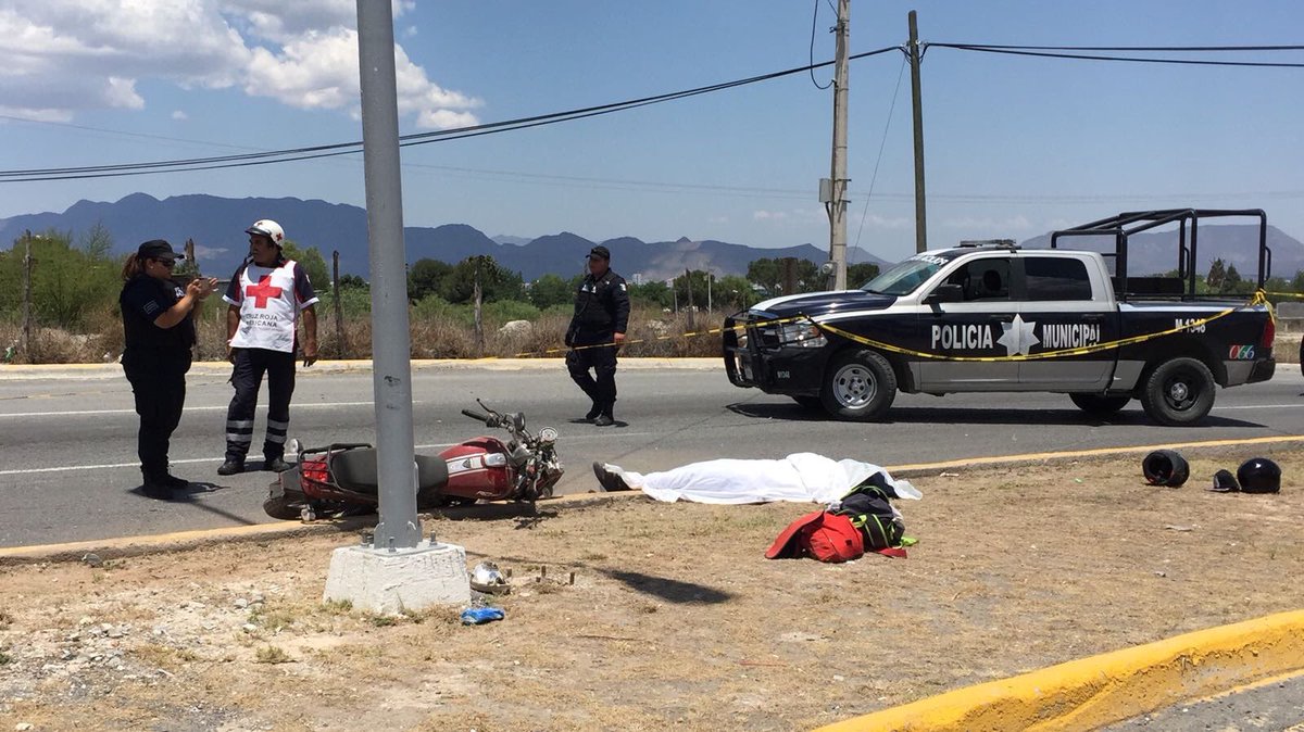 Muere acompañante de motociclista tras derrapar en Saltillo