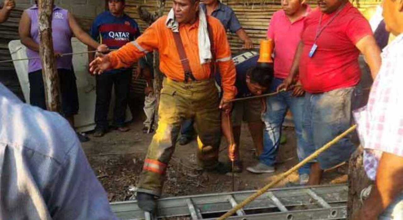 Cae niña a pozo en Tabasco; muere junto a familia en el rescate
