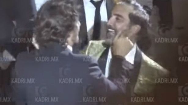 Captan a Alejandro Fernández muy ebrio y cariñoso con un hombre