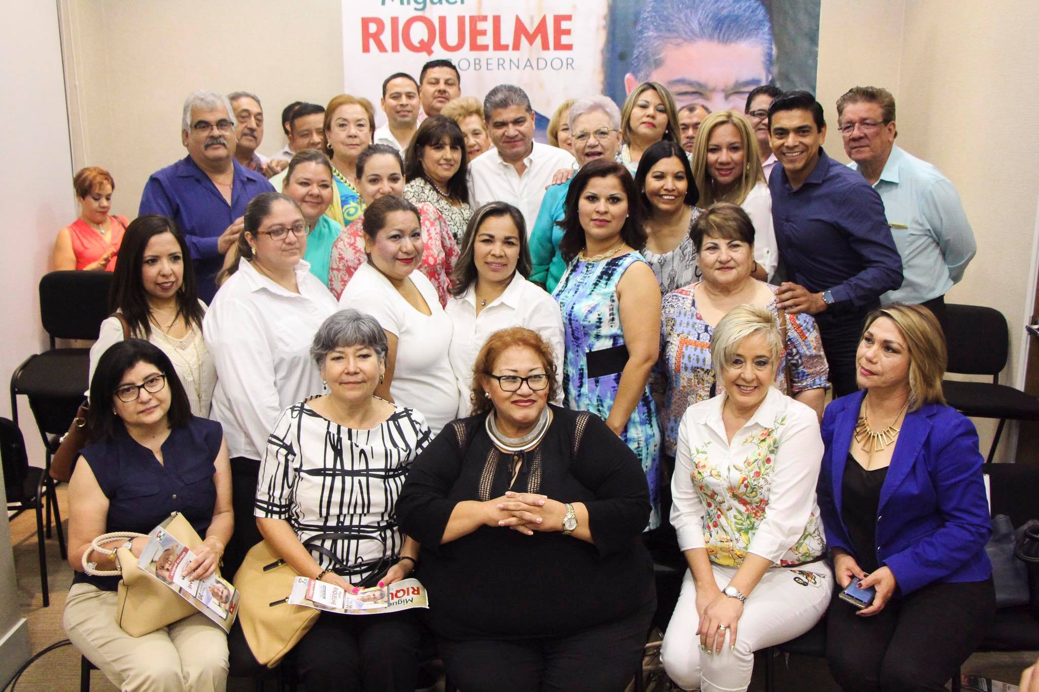 Riquelme se compromete a <br>respaldar a maestros de Coahuila