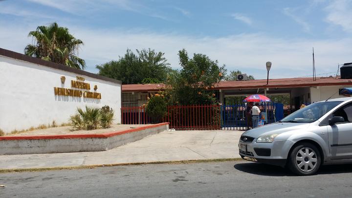 Evacuan escuela en Monclova por explosión de transformadores