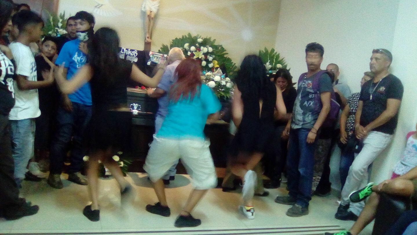 VIDEO: Joven suicida es despedido con baile en Saltillo