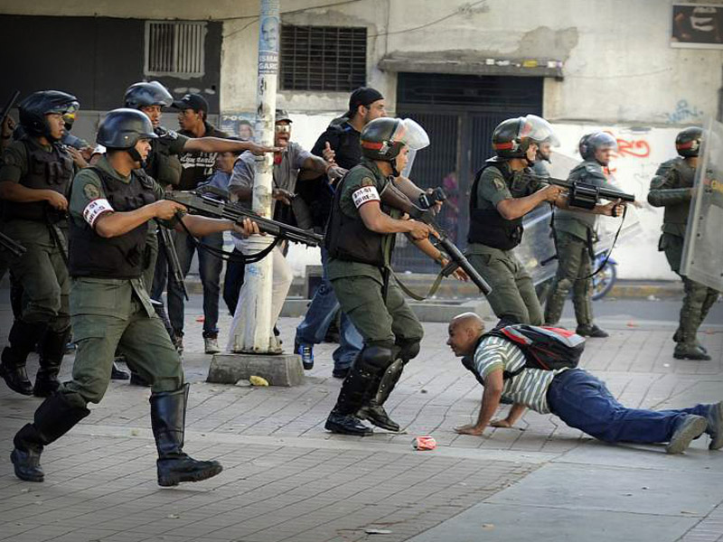 México condena uso excesivo de la fuerza contra manifestantes en Venezuela