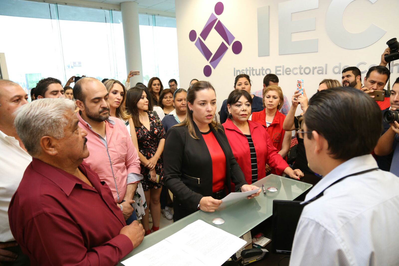 Presenta PRI Coahuila queja ante IEC contra Memo <br>Anaya por violencia de género y discriminación