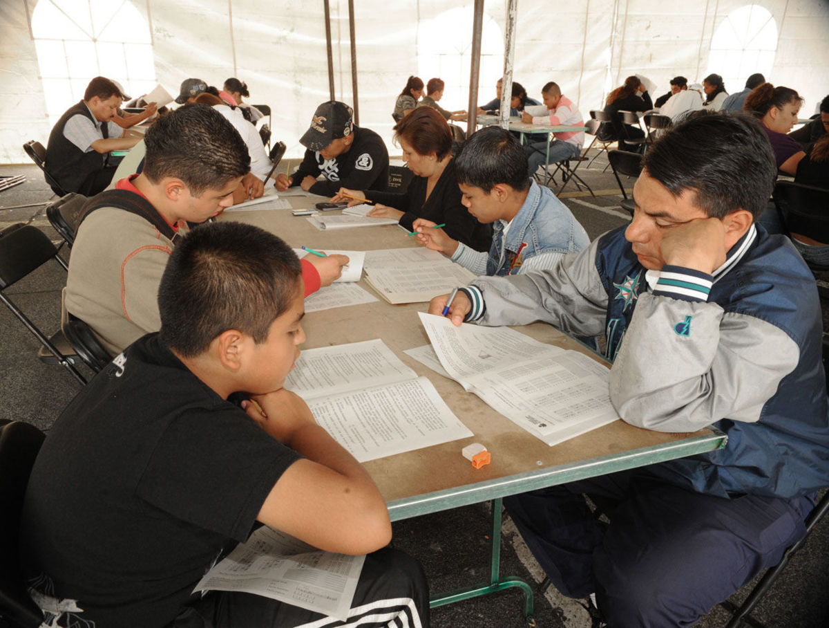 Previene INEA drogadicción en adultos