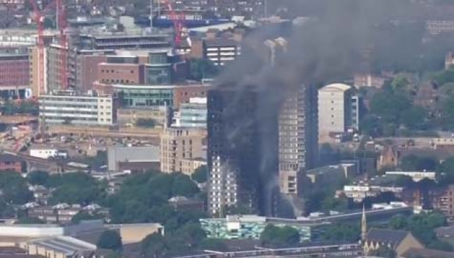 Aumenta a 79 el número de muertos tras incendio en edificio de Londres
