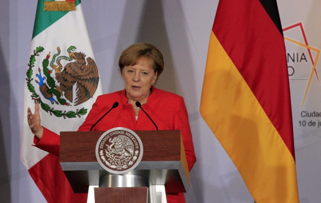 Construcción de muros no resolverá el control de la migración: Merkel
