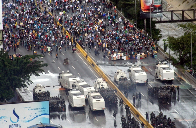 Muerte de estudiante eleva a 69 las víctimas en protestas en Venezuela