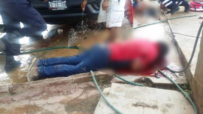 Sicarios matan a cuatro jóvenes en un auto lavado