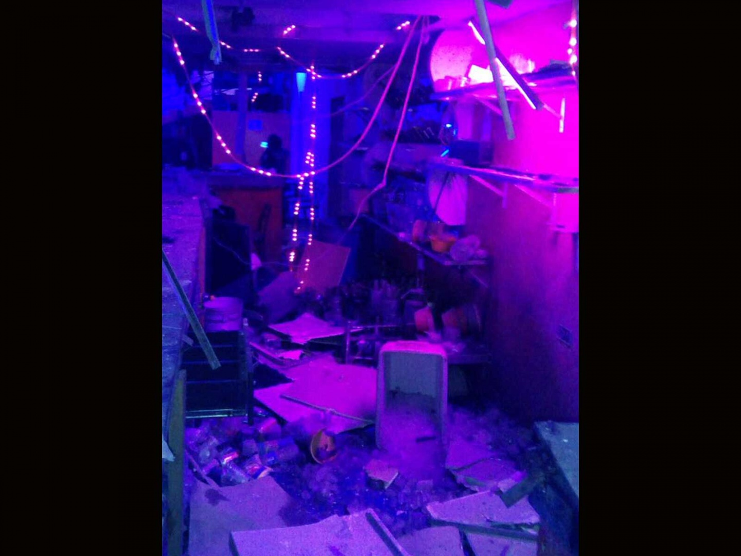 A balazos y con granadas matan a 6 en bar de Guanajuato