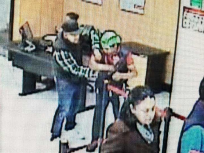 ¡Insólito caso! Entraron al banco para robarle su dinero