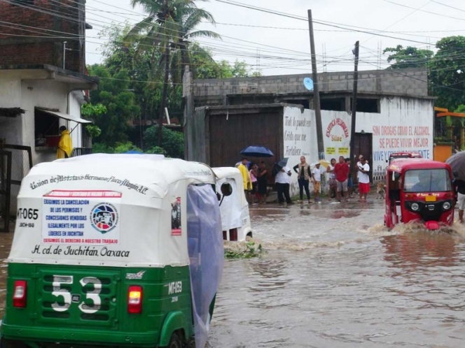 Salvaguardan a damnificados por lluvias de ‘Calvin’ en Oaxaca