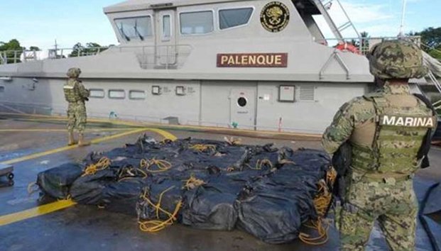 Incautan ‘ladrillos’ de cocaína que flotaban en puerto de Chiapas