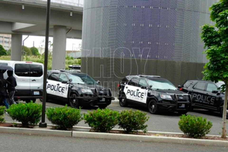 Evacúan edificio de la policía de Dallas por paquete sospechoso