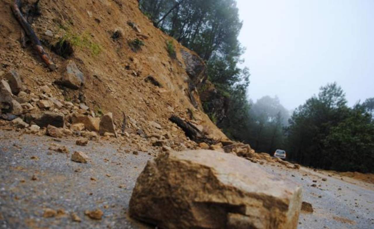 Encuentran 4 cuerpos de los 6 militares desaparecidos tras deslave en Guerrero