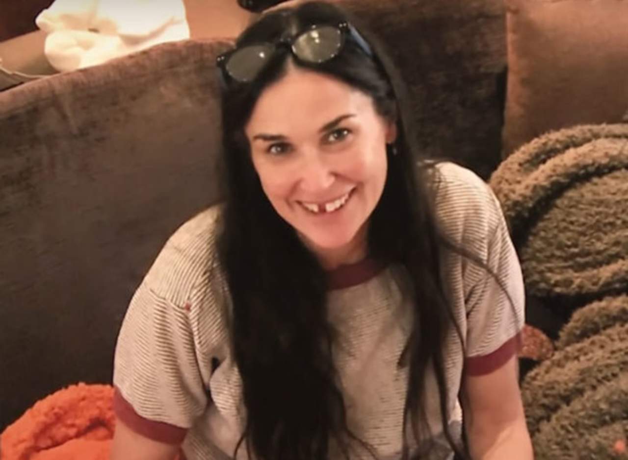 Demi Moore se deja ver sin dientes