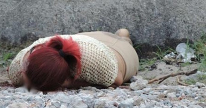 Desconocidos ejecutan a joven mujer