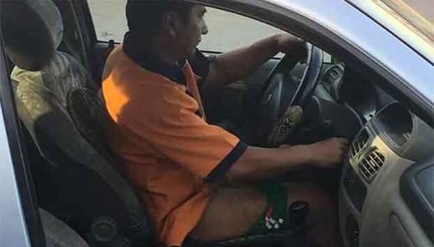 Exhiben en redes a pervertido afuera de escuela