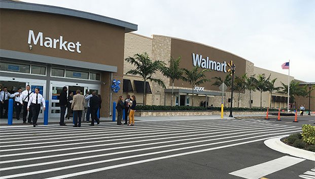 Evacuan Walmart en Florida por amenaza de bomba