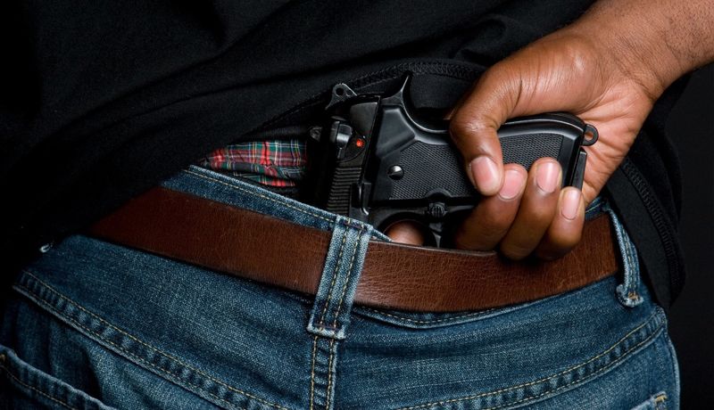 Balen a saltilense dentro de su casa