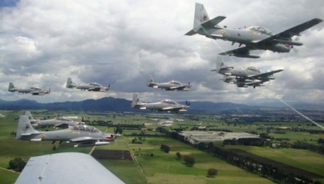 Brasil presenta en Colombia aviones Súper Tucanos EMB314