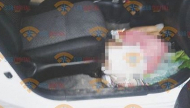 Hallan cadáver de niña dentro de un auto
