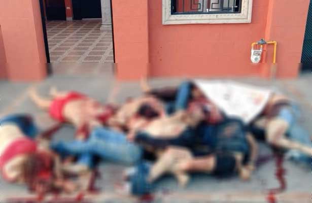 Abandonan 10 cuerpos afuera de vivienda en Nuevo Laredo