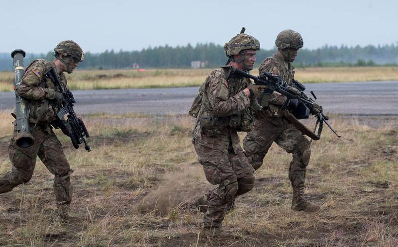 Trump prohíbe transexuales en las Fuerzas Armadas