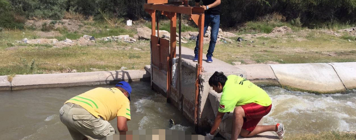 Localizan cuerpo desnudo en canal de riego en Gómez Palacio