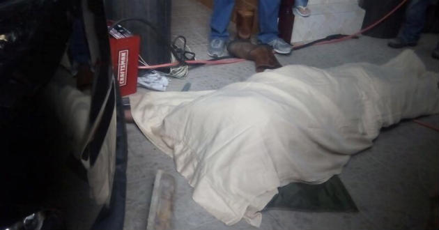 Hombre muere aplastado al cambiar una llanta