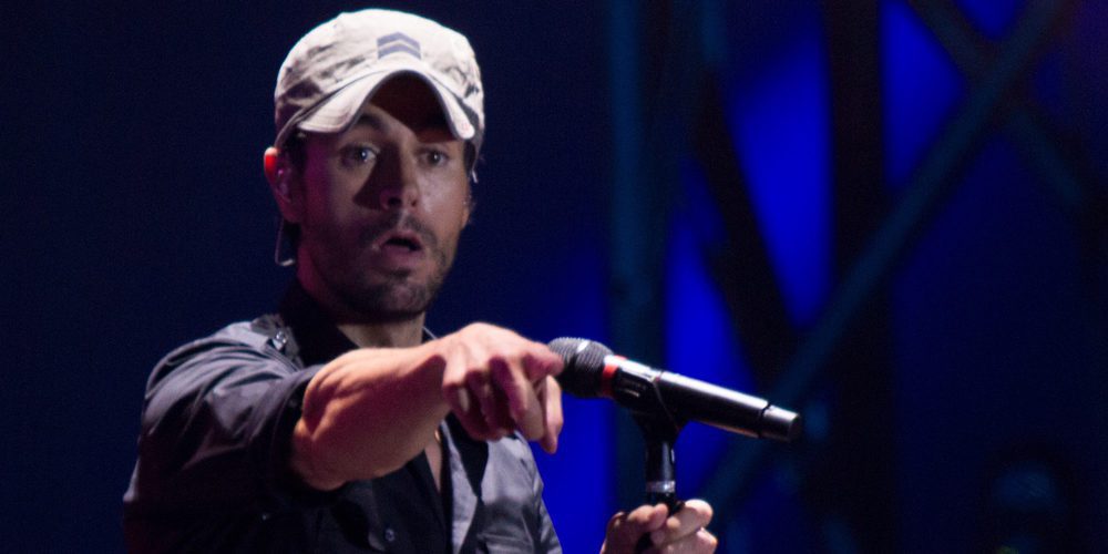 Indignación con Enrique Iglesias por la bochornosa actuación en su concierto