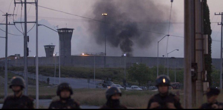 Tras masacre, cesan e investigan al director del Cereso de Acapulco