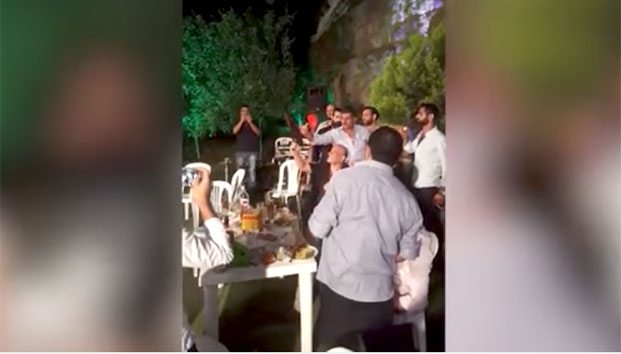 VIDEO: Novio dispara en su boda y provoca tragedia
