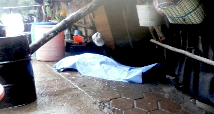 Mujer muere al caer un rayo cerca de su casa