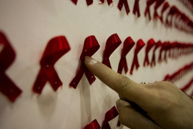 Muertes por sida cayeron a casi la mitad en 2016