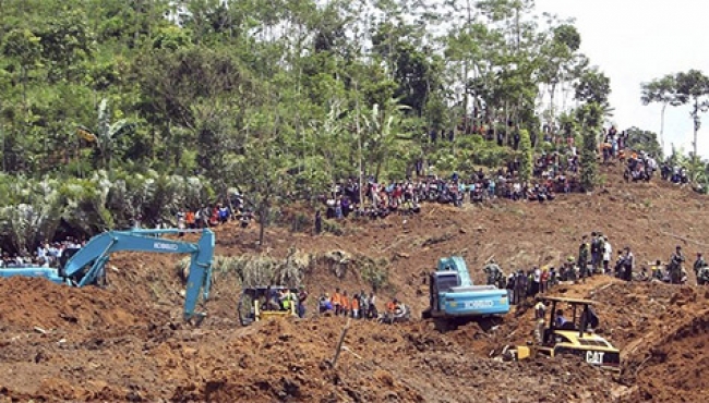 Aumenta a 400 cifra de muertos por alud de lodo en Sierra Leona