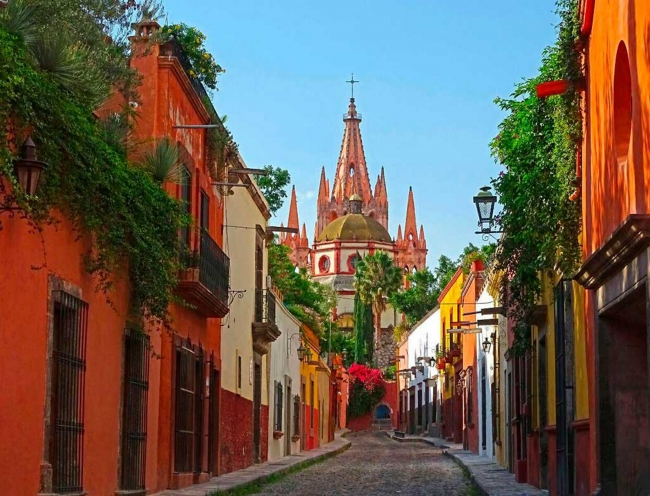 Los Cabos y San Miguel de Allende firman acuerdo para impulsar turismo